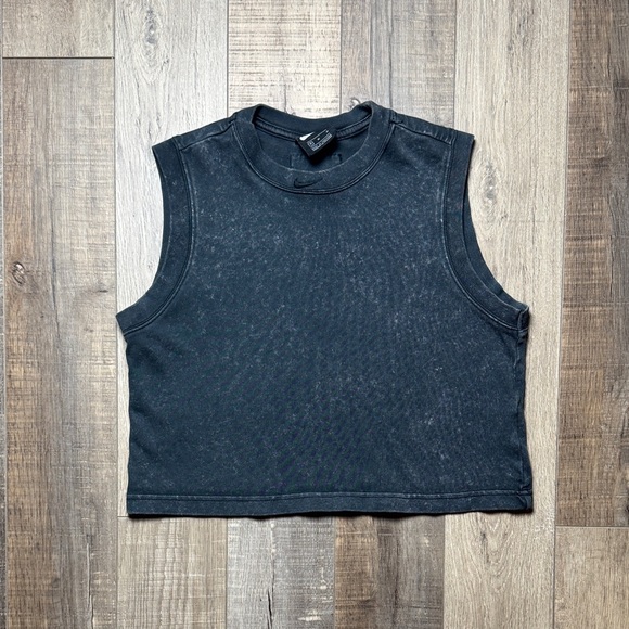 Nike Black Sleeveless Crop Top - Picture 1 of 3